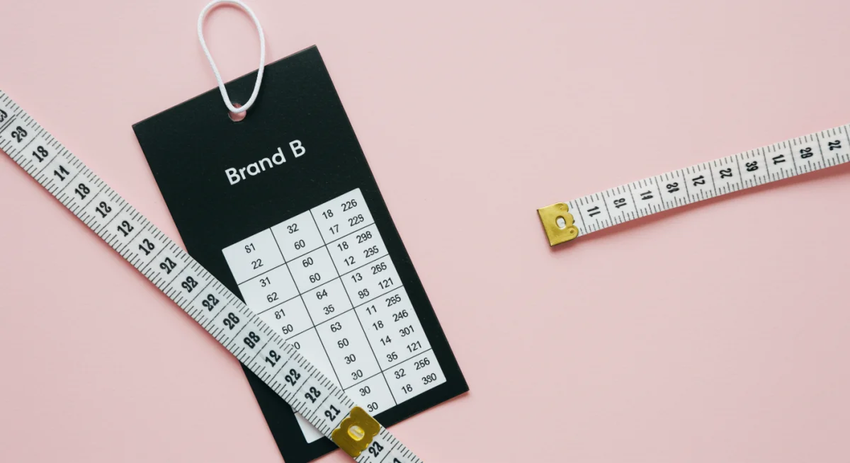 Brand B size tag showcasing extended size range.